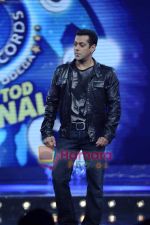 Salman Khan on the sets of Guinness World Records in R K Studios on 26th March 2011 (6).JPG